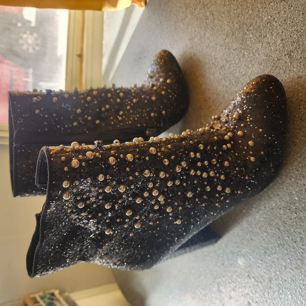 Elegant Black Studded Women's Boots